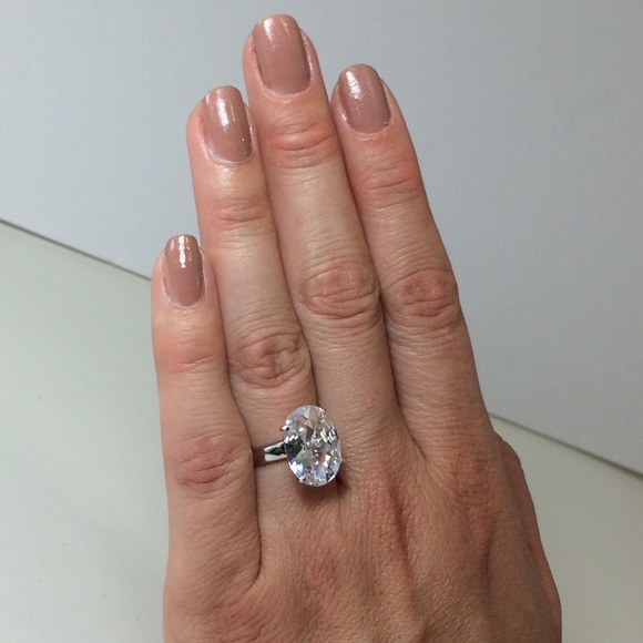 Sterling Silver Size 6 Ring With LARGE Crystal - Picture 4 of 4